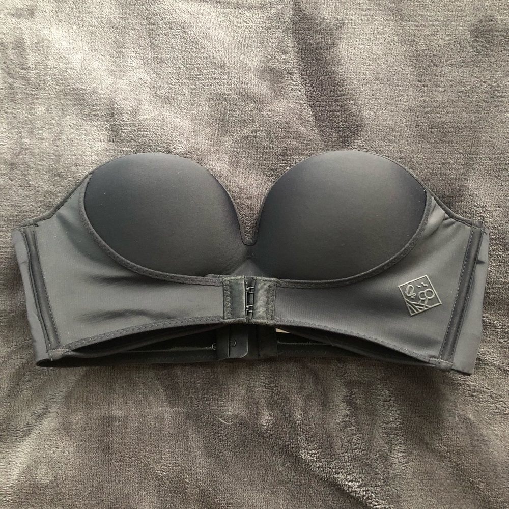 Black strapless push up bra